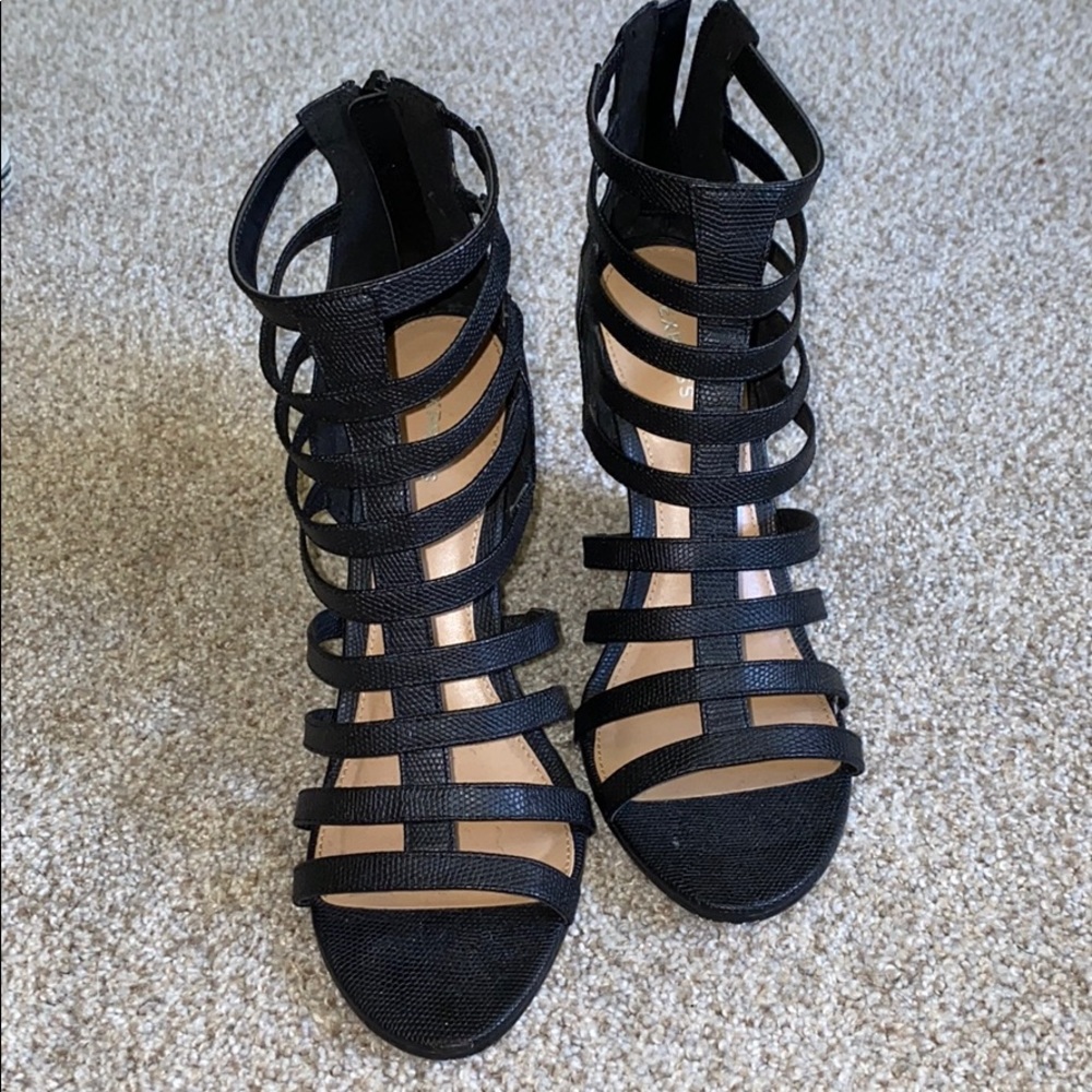 Black strap wedges